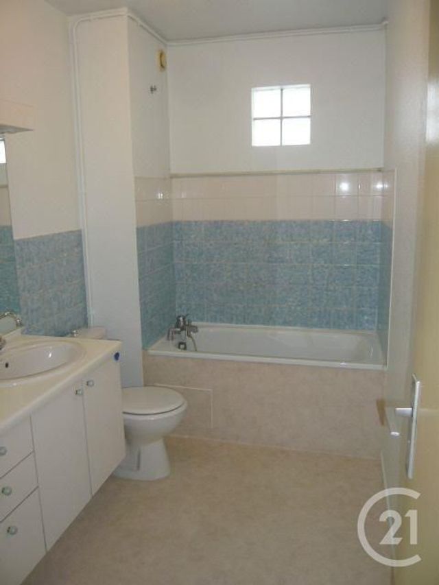Studio à louer - 1 pièce - 32.99 m2 - ROMORANTIN LANTHENAY - 41 - CENTRE - Century 21 Sologne Immobilier Studio à louer - 1 pièce - 32.99 m2 - ROMORANTIN LANTHENAY - 41 - CENTRE - Century 21 Sologne Immobilier