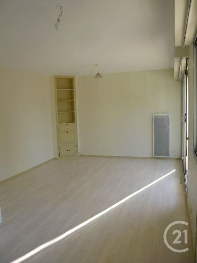 Studio à louer - 1 pièce - 32.99 m2 - ROMORANTIN LANTHENAY - 41 - CENTRE - Century 21 Sologne Immobilier Studio à louer - 1 pièce - 32.99 m2 - ROMORANTIN LANTHENAY - 41 - CENTRE - Century 21 Sologne Immobilier