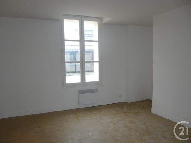 Afficher la photo en grand Appartement F3 à louer - 4 pièces - 60.11 m2 - ROMORANTIN LANTHENAY - 41 - CENTRE - Century 21 Sologne Immobilier