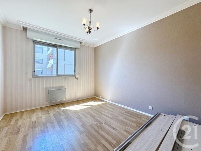 Afficher la photo en grand Appartement F3 à vendre - 3 pièces - 83.88 m2 - ROMORANTIN LANTHENAY - 41 - CENTRE - Century 21 Sologne Immobilier